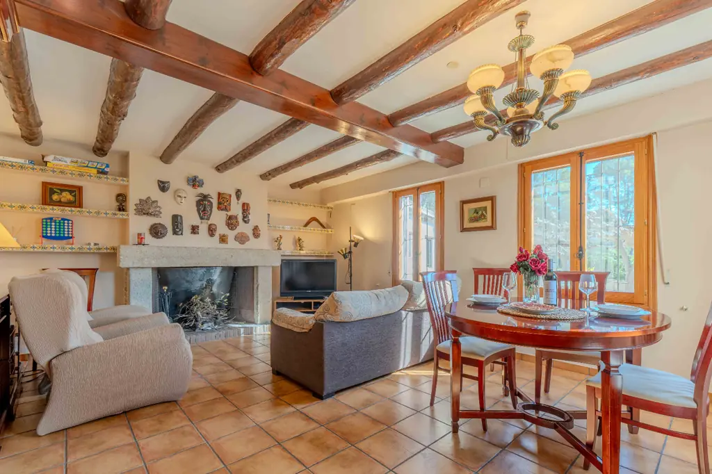 Spacious bedroom with a double bed at La Cova House