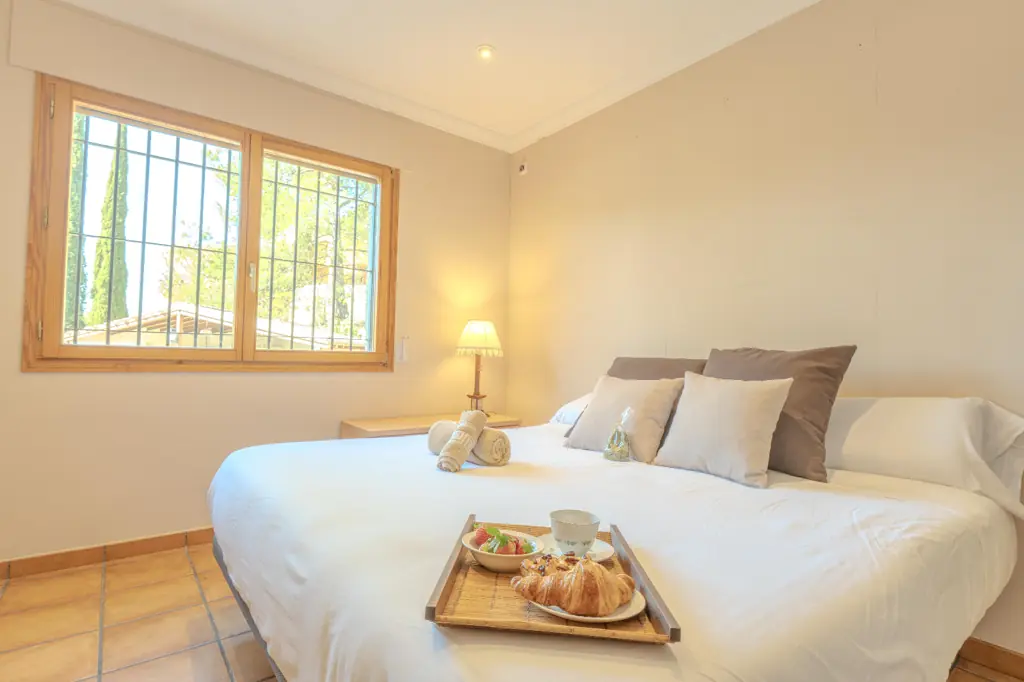 Spacious bedroom with a double bed at La Cova House